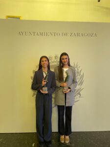 Martina Orós y Eva Quero con el galardón de la gala del deporte de zaragoza 2023